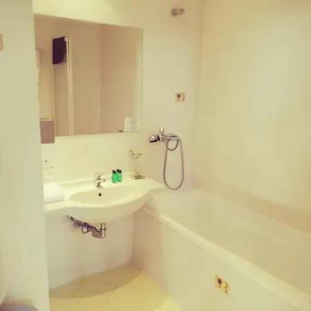 Hotel Plaza بورغاس