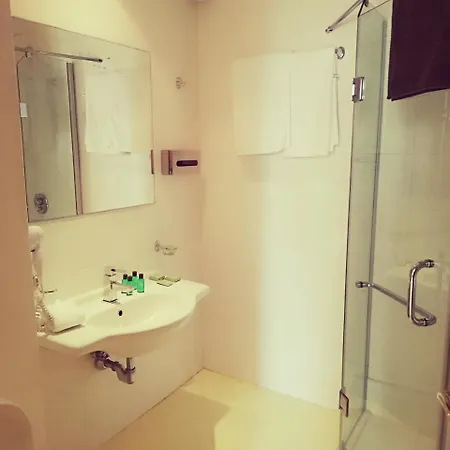 فندق Hotel Plaza