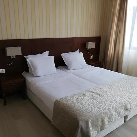 Hotel Plaza بورغاس