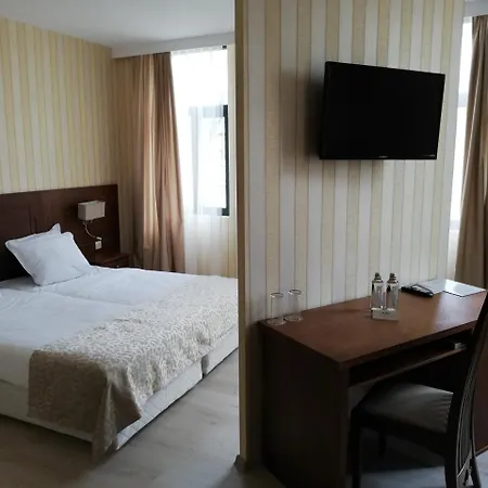 Hotel Plaza فندق 3*