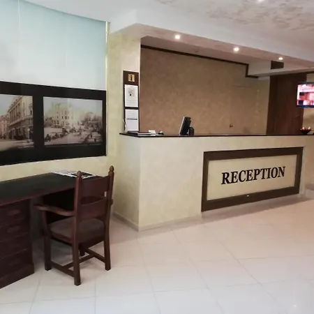 فندق Hotel Plaza 3*