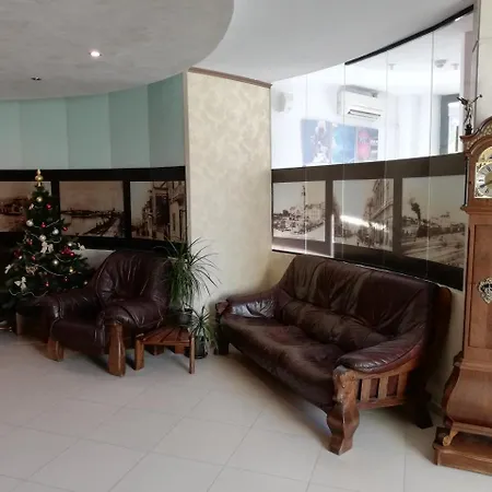 Hotel Plaza فندق