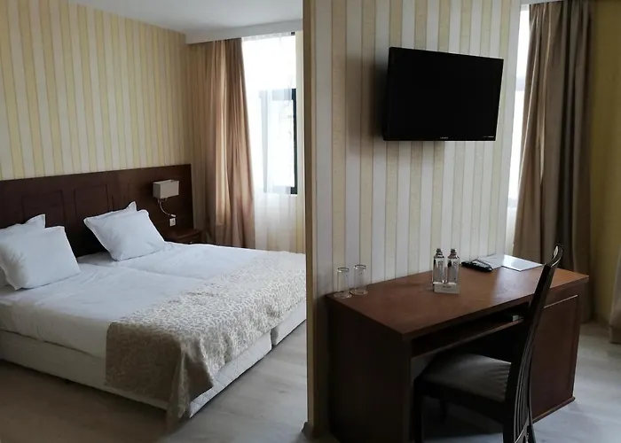 Hotel Plaza فندق 3*