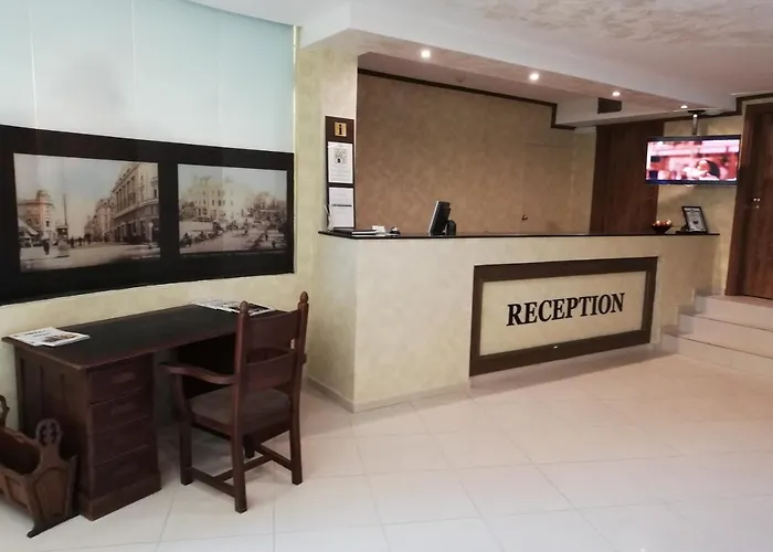 فندق Hotel Plaza 3*