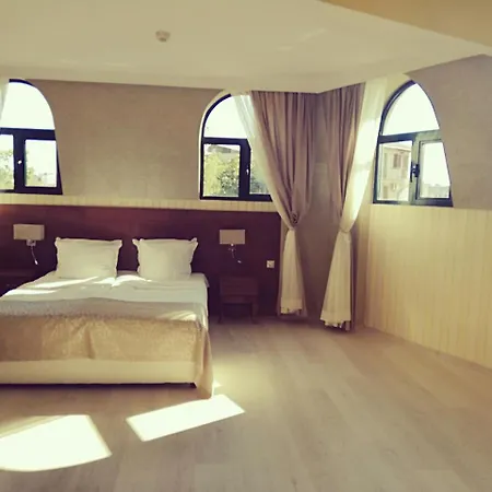 Hotel Plaza 3*