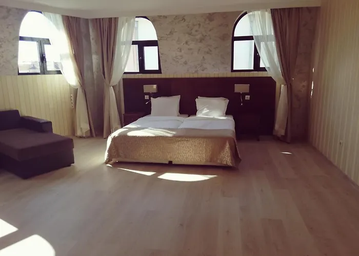 Hotel Plaza Hotel 3*